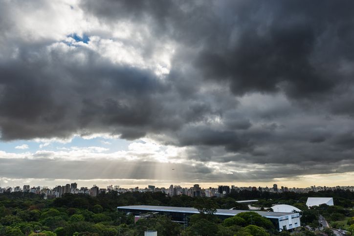 Defesa Civil de São Paulo emite novo alerta com previsão de fortes chuvas