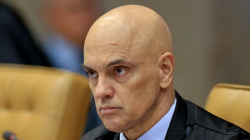 Moraes mantém prisão de policial suspeito de planejar morte de autoridades