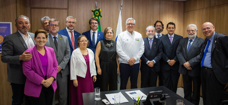 Padilha se reúne com classe médica em primeiro dia no novo Ministério