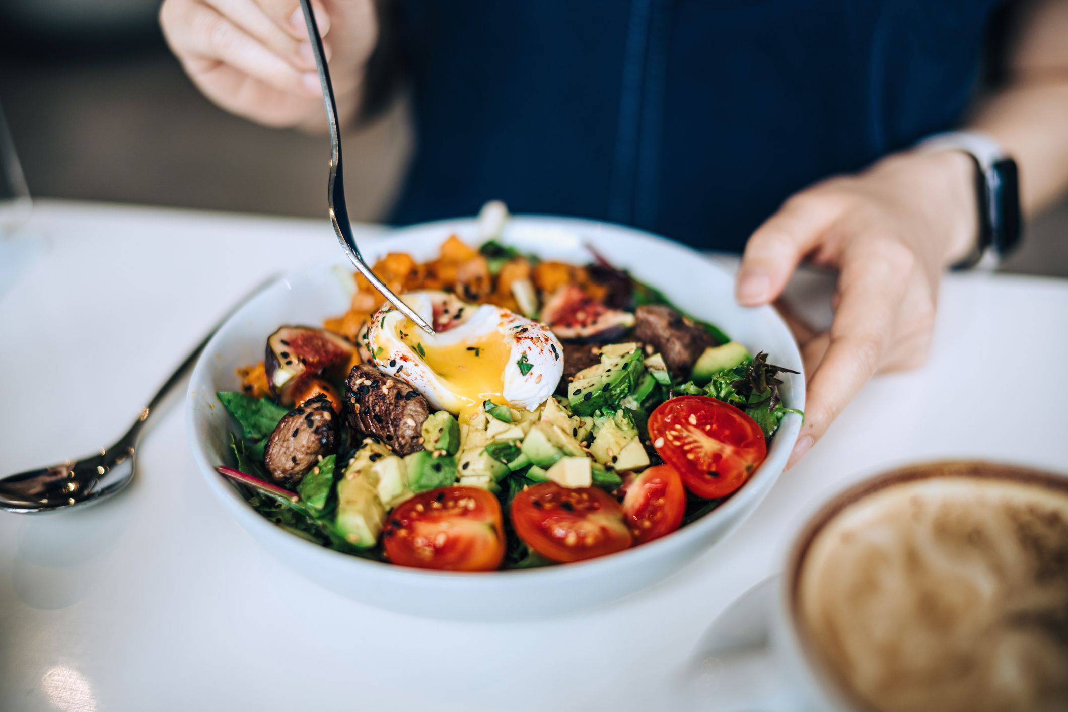 Dieta low carb pode aumentar risco de câncer colorretal, diz estudo