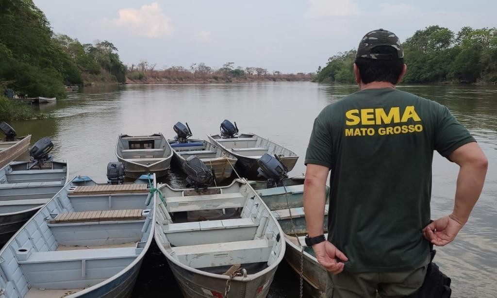 Sema e Polícia Militar conduzem 13 pessoas à delegacia por pesca em local proibido