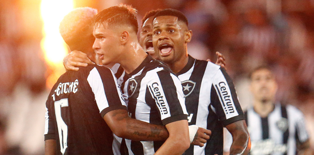 Botafogo vence o Atlético-GO e consegue primeira vitória pelo Brasileirão