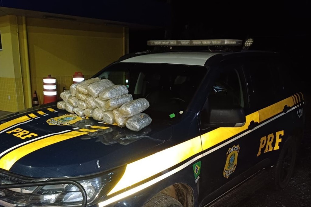 Polícia Civil e PRF apreendem 20 tabletes de maconha transportados em veículo na BR-070 em Cáceres