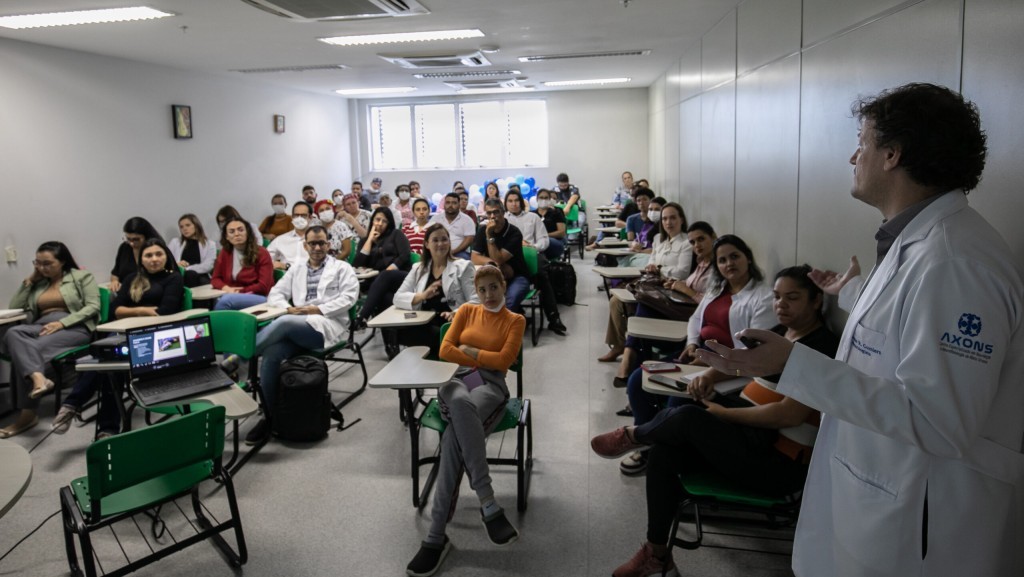 Centro de Tratamento de Epilepsia do Hospital Municipal de Cuiabá (HMC) realiza treinamento técnico para atendimento a pacientes