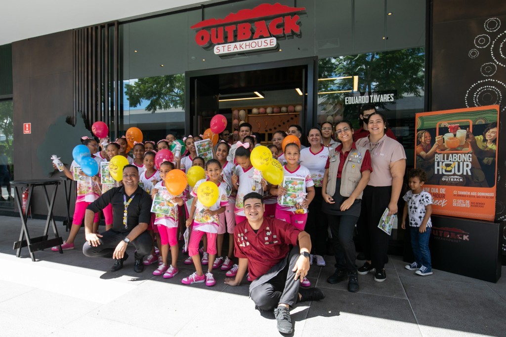 Outback recebe meninas do Siminina em ação social conjunta com a Prefeitura  de Cuiabá